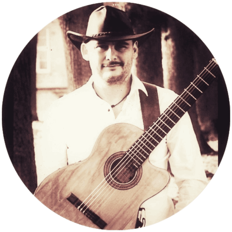 mężczyzna z gitarą