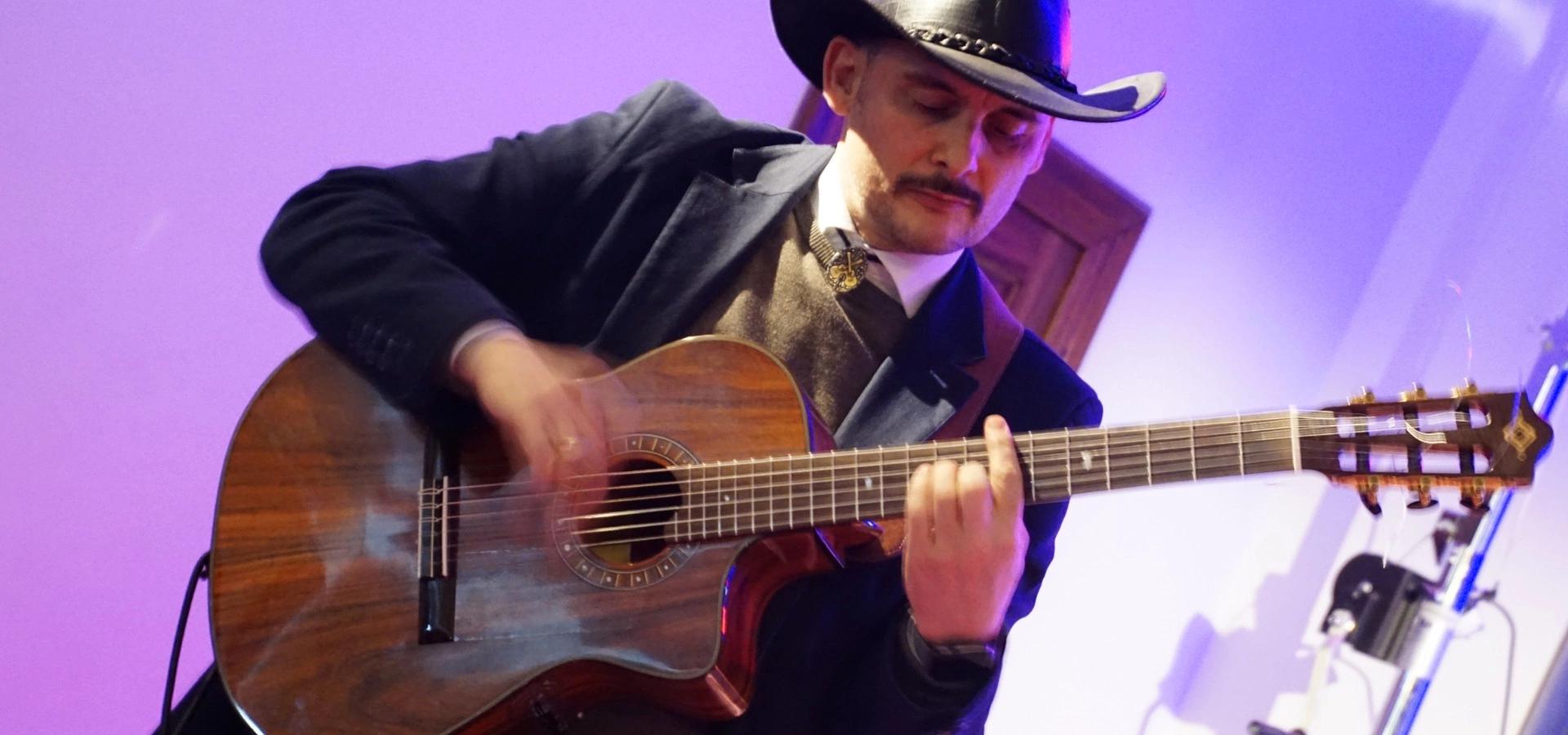 granie na gitarze
